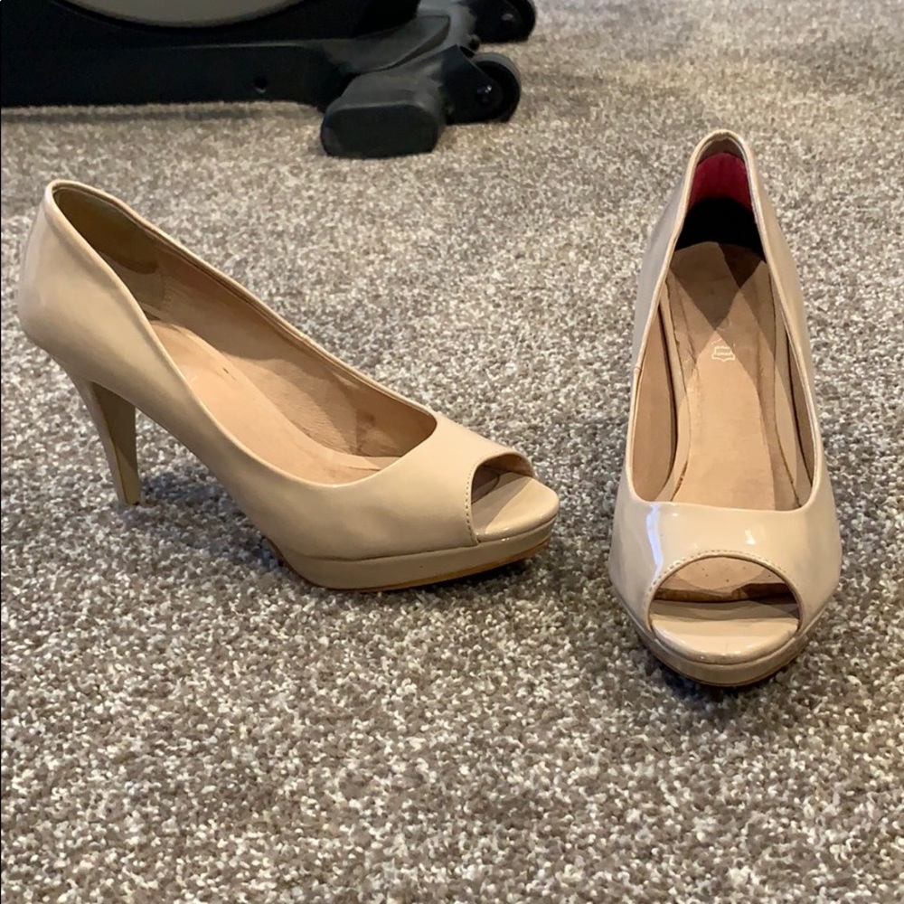 Also nude patent leather pee toe heels